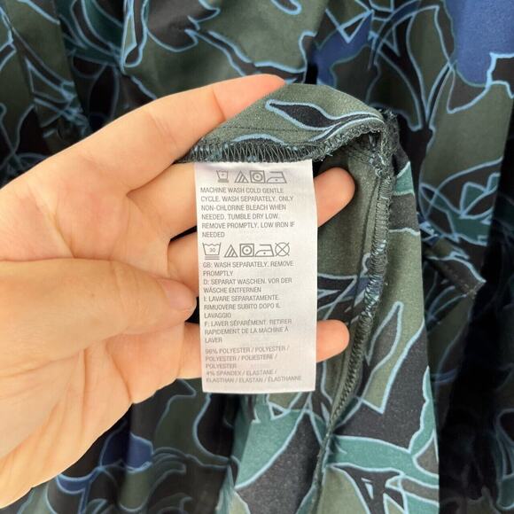 LOGO Lori Goldstein Sz M Floral Stretch Woven Button Up Blouse Long Sleeve Green - Picture 5 of 6